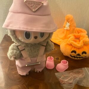 Labubu Toffee + 2 outfits, shoes & glasses